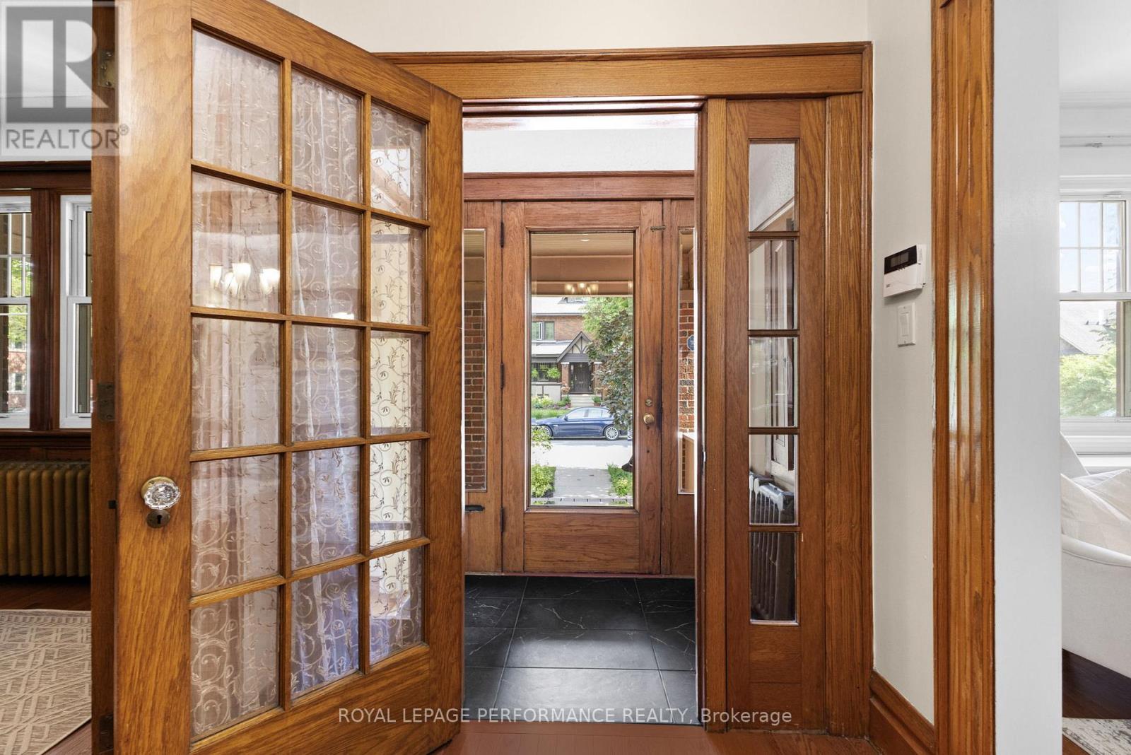 345 Third Avenue, Ottawa, Ontario  K1S 2K4 - Photo 4 - X12602456