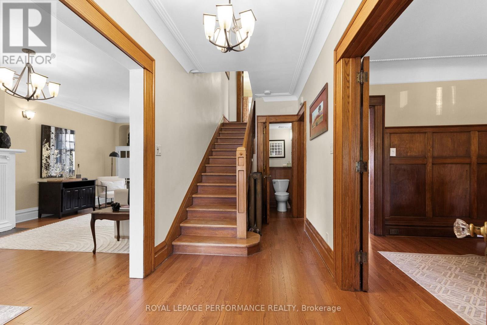 345 Third Avenue, Ottawa, Ontario  K1S 2K4 - Photo 5 - X12602456