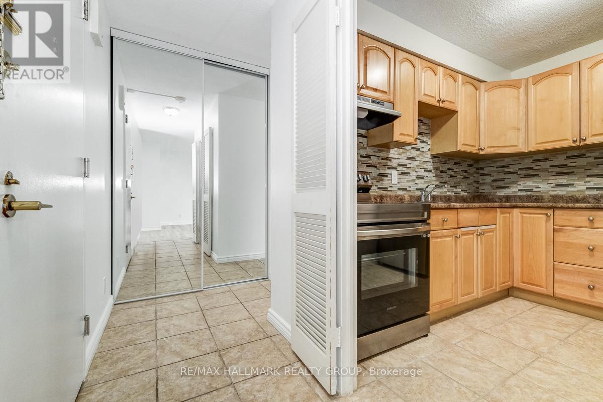 812 - 515 St Laurent Boulevard, Ottawa, Ontario  K1K 2X5 - Photo 5 - X12602502