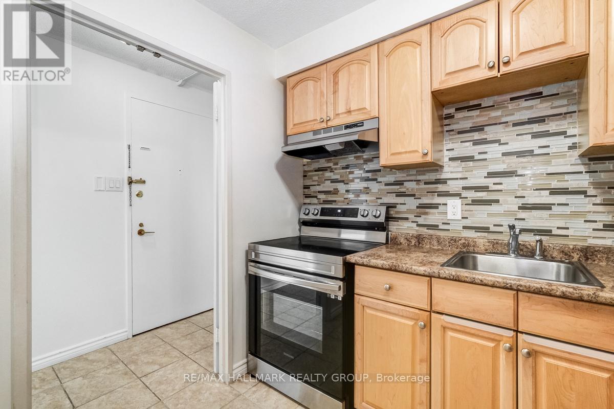 812 - 515 St Laurent Boulevard, Ottawa, Ontario  K1K 2X5 - Photo 6 - X12602502