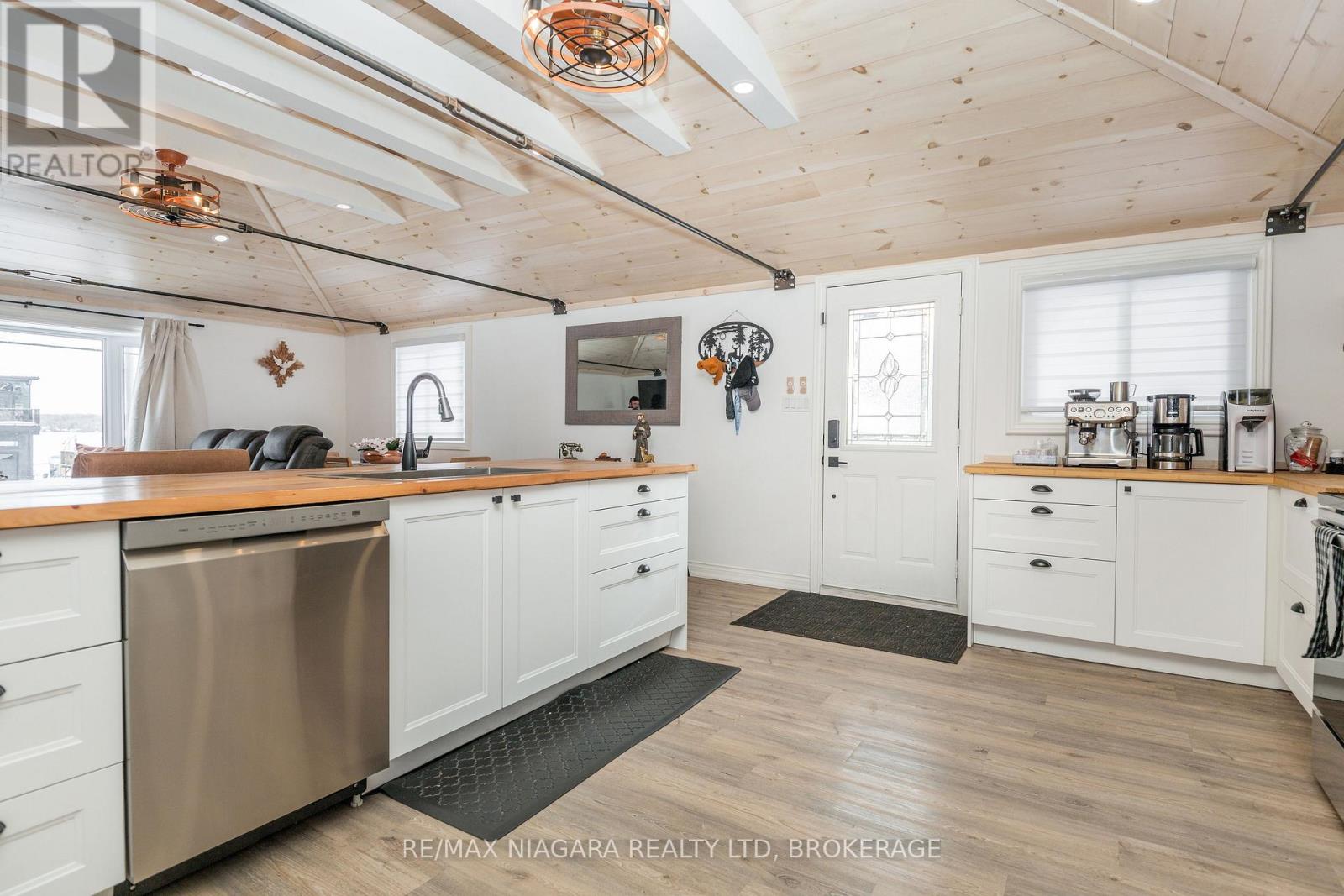 18 Sallows Drive, Tay, Ontario  L0K 2A0 - Photo 10 - S12602522