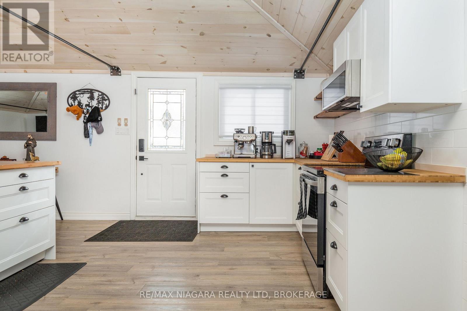 18 Sallows Drive, Tay, Ontario  L0K 2A0 - Photo 11 - S12602522