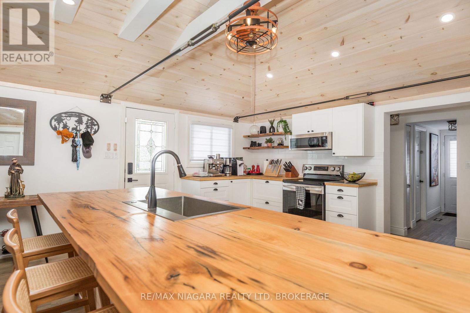 18 Sallows Drive, Tay, Ontario  L0K 2A0 - Photo 12 - S12602522