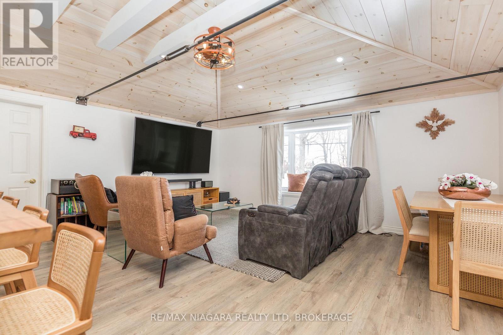 18 Sallows Drive, Tay, Ontario  L0K 2A0 - Photo 13 - S12602522