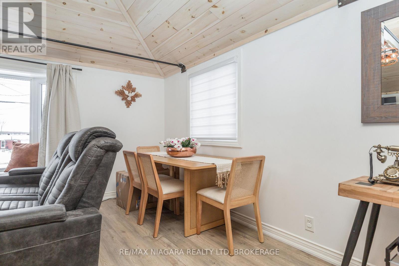 18 Sallows Drive, Tay, Ontario  L0K 2A0 - Photo 14 - S12602522