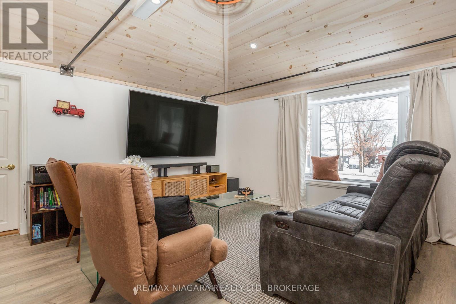 18 Sallows Drive, Tay, Ontario  L0K 2A0 - Photo 15 - S12602522