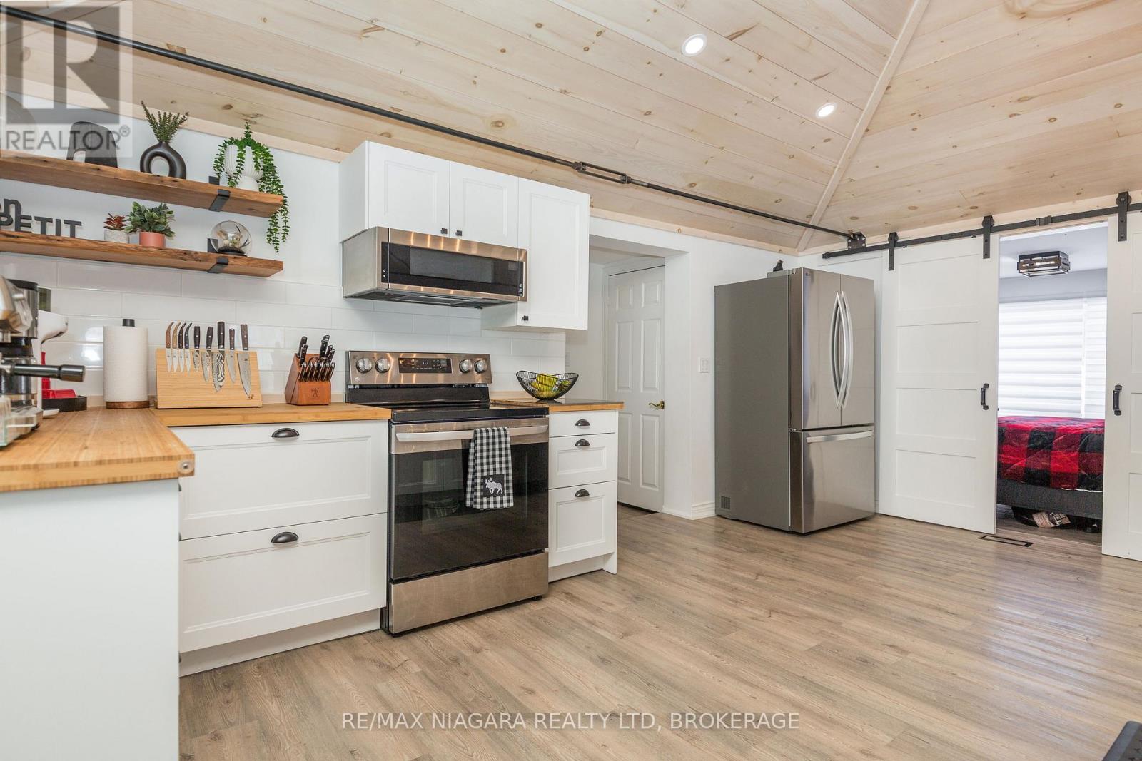 18 Sallows Drive, Tay, Ontario  L0K 2A0 - Photo 8 - S12602522