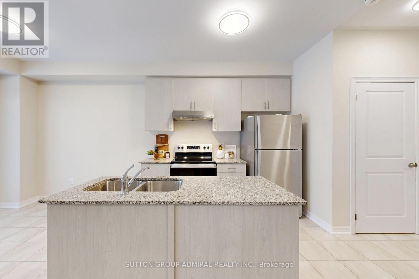 36 Hillcroft Way, Kawartha Lakes, Ontario  K0M 1A0 - Photo 2 - X12602340