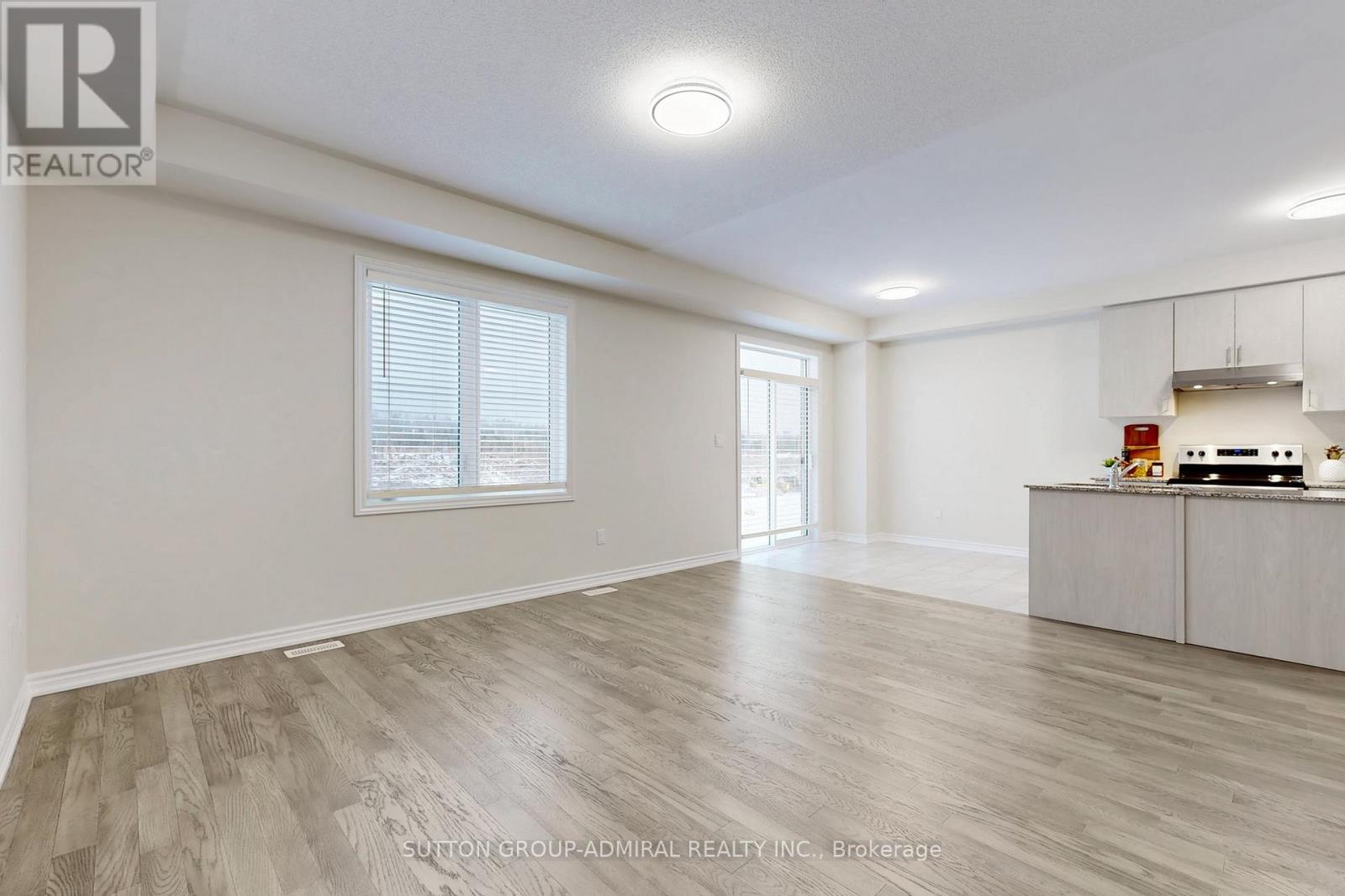 36 Hillcroft Way, Kawartha Lakes, Ontario  K0M 1A0 - Photo 3 - X12602340