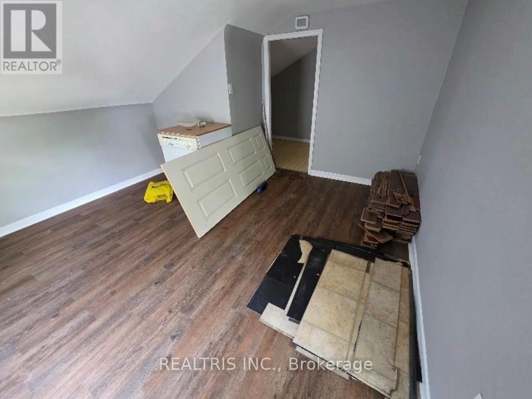 31 Ormond Street S, Thorold, Ontario L2V 1Y3 - Photo 11 - X12602384