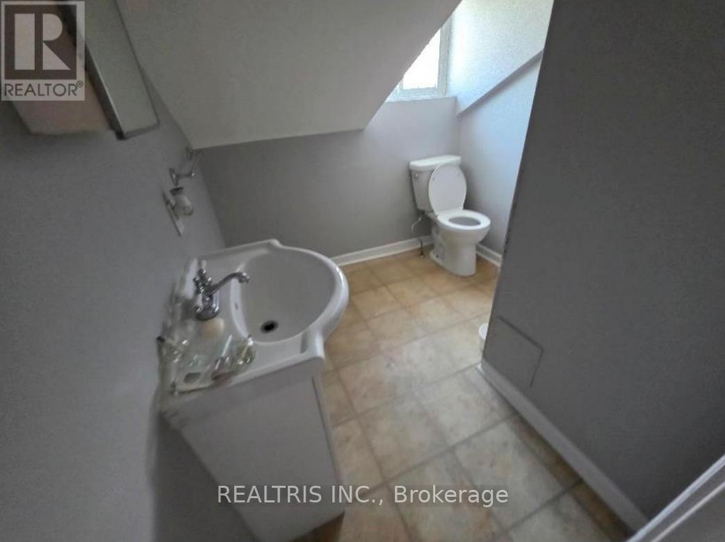 31 Ormond Street S, Thorold, Ontario L2V 1Y3 - Photo 9 - X12602384