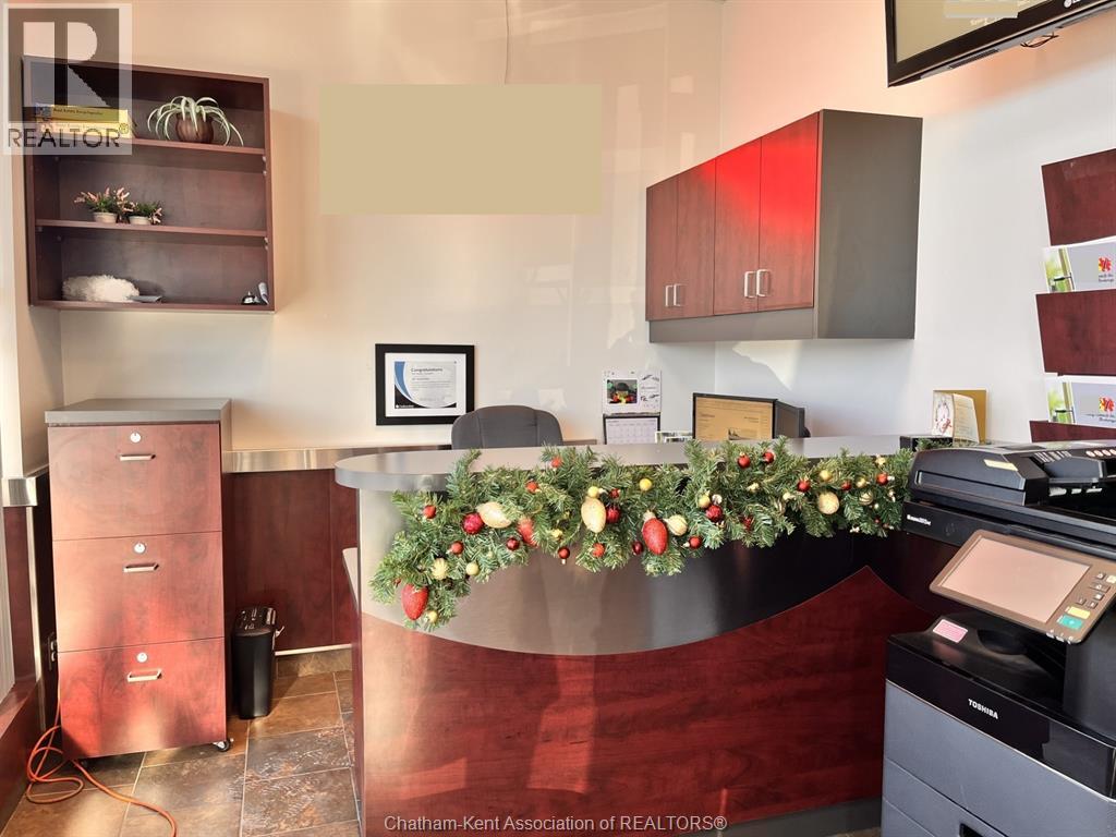 419 St Clair Street, Chatham, Ontario  N7L 3K4 - Photo 2 - 25031186