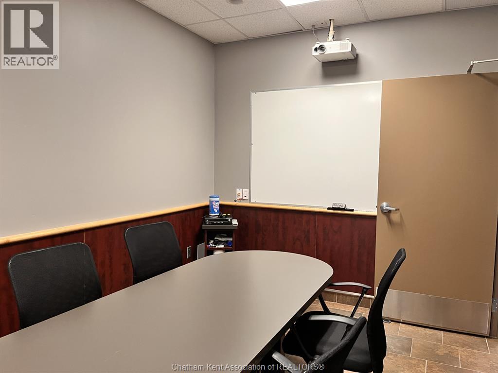 419 St Clair Street, Chatham, Ontario  N7L 3K4 - Photo 5 - 25031186