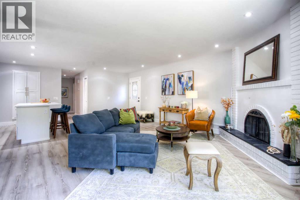 511 Cedarille Crescent Sw, Calgary, Alberta  T2W 2H6 - Photo 5 - A2263171