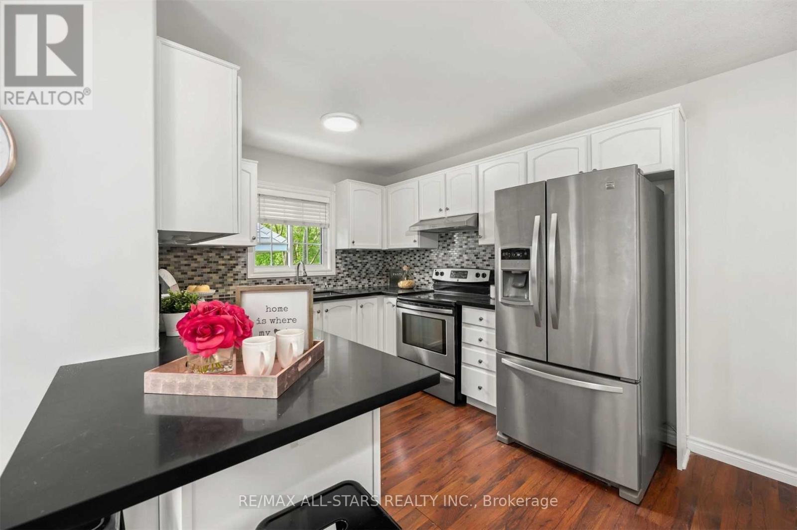 4 Alice Avenue, Georgina, Ontario  L3P 3C8 - Photo 12 - N12590334