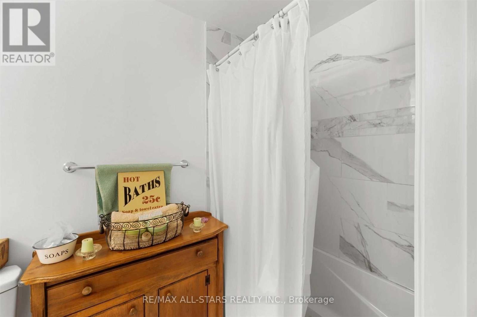 4 Alice Avenue, Georgina, Ontario  L3P 3C8 - Photo 29 - N12590334