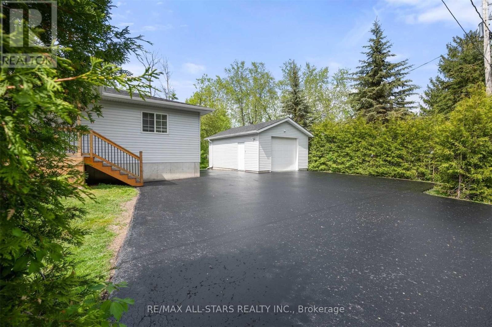 4 Alice Avenue, Georgina, Ontario  L3P 3C8 - Photo 32 - N12590334