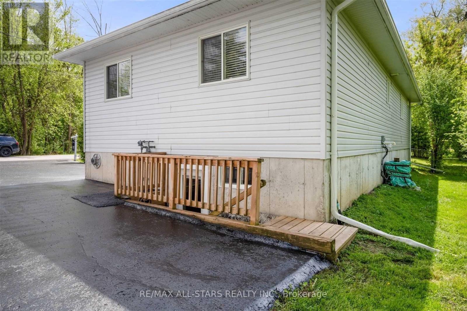 4 Alice Avenue, Georgina, Ontario  L3P 3C8 - Photo 41 - N12590334