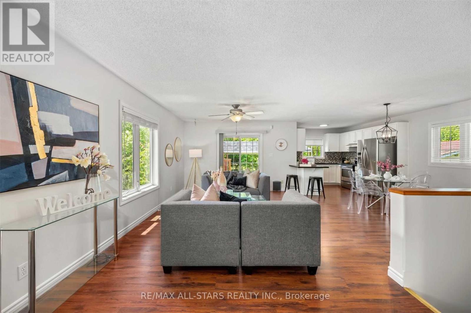 4 Alice Avenue, Georgina, Ontario  L3P 3C8 - Photo 7 - N12590334