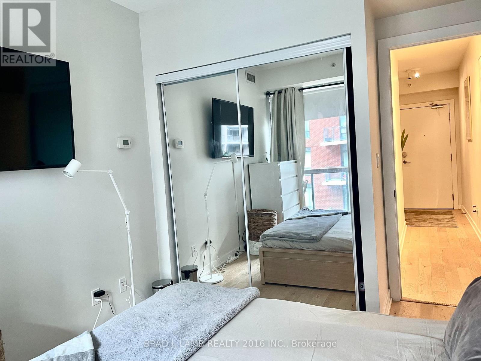 327 - 20 Bruyeres Mews, Toronto, Ontario  M5V 0G8 - Photo 14 - C12602452