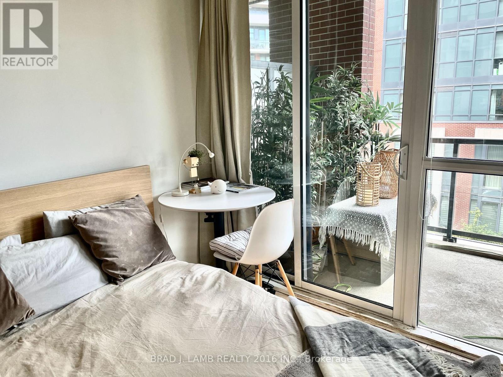 327 - 20 Bruyeres Mews, Toronto, Ontario  M5V 0G8 - Photo 15 - C12602452