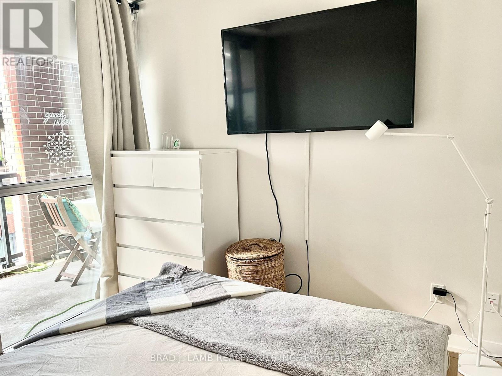 327 - 20 Bruyeres Mews, Toronto, Ontario  M5V 0G8 - Photo 16 - C12602452