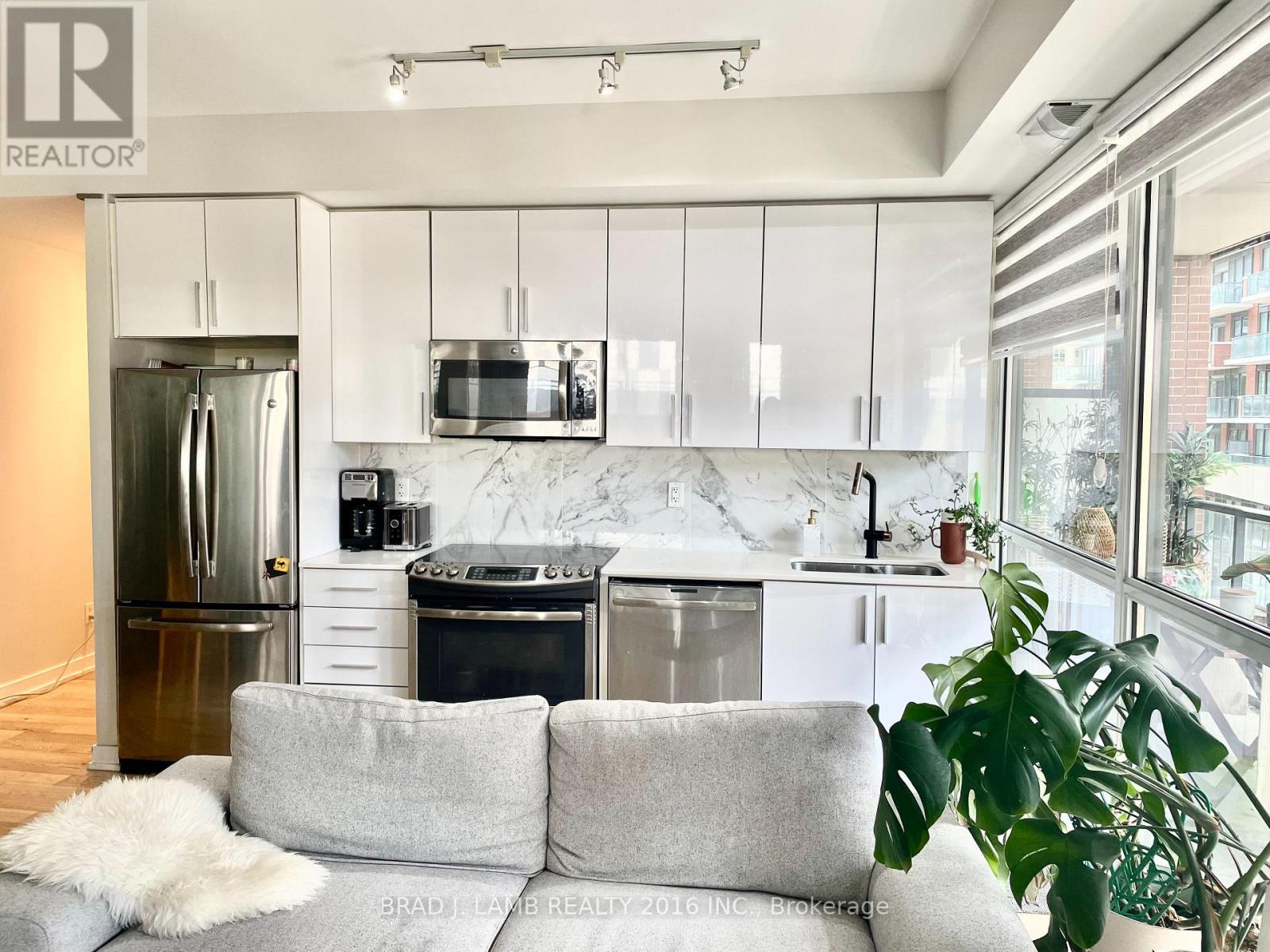 327 - 20 Bruyeres Mews, Toronto, Ontario  M5V 0G8 - Photo 18 - C12602452