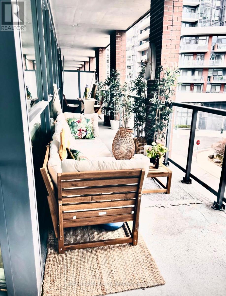 327 - 20 Bruyeres Mews, Toronto, Ontario  M5V 0G8 - Photo 4 - C12602452