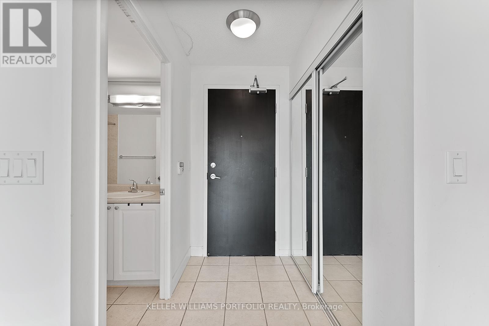 1104 - 18 Yonge Street, Toronto, Ontario  M5E 1Z8 - Photo 3 - C12602470