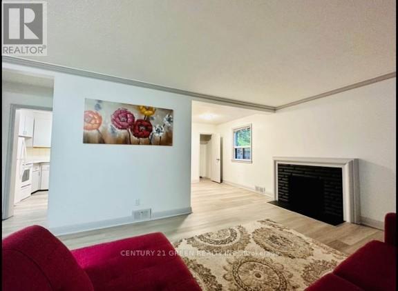 26 Kenton Drive, Toronto (Newtonbrook West), Ontario  M2R 2H8 - Photo 8 - C12602506