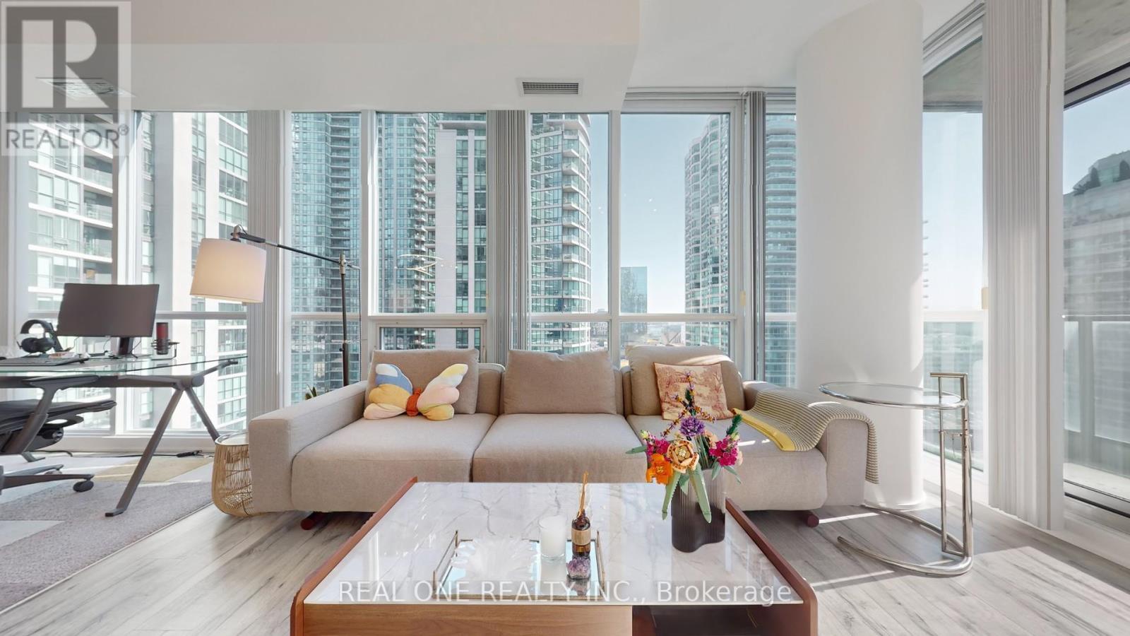 1708 - 33 Bay Street, Toronto, Ontario  M5J 2Z3 - Photo 2 - C12602586