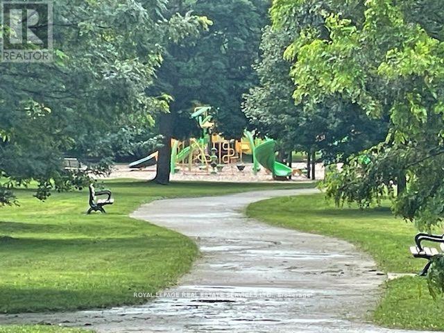 11 Uno Drive, Toronto, Ontario  M8Z 3N7 - Photo 28 - W12602060