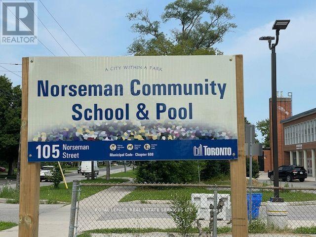 11 Uno Drive, Toronto, Ontario  M8Z 3N7 - Photo 30 - W12602060