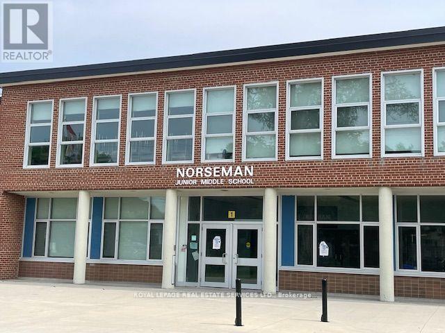 11 Uno Drive, Toronto, Ontario  M8Z 3N7 - Photo 32 - W12602060