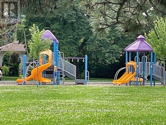 11 Uno Drive, Toronto, Ontario  M8Z 3N7 - Photo 34 - W12602060