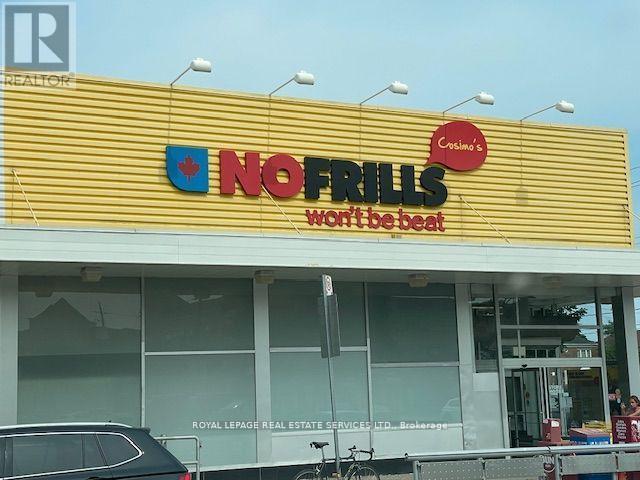 11 Uno Drive, Toronto, Ontario  M8Z 3N7 - Photo 38 - W12602060