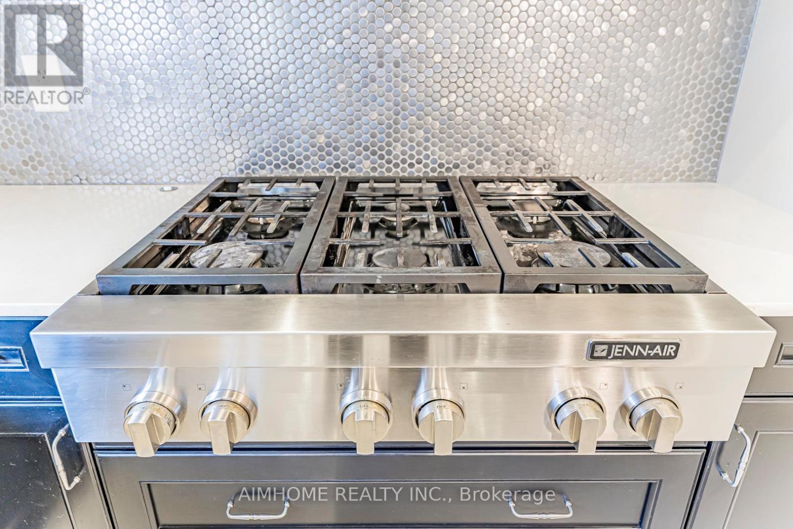 986 Wilbur Pipher Circle, Newmarket, Ontario  L3X 0G5 - Photo 15 - N12602402