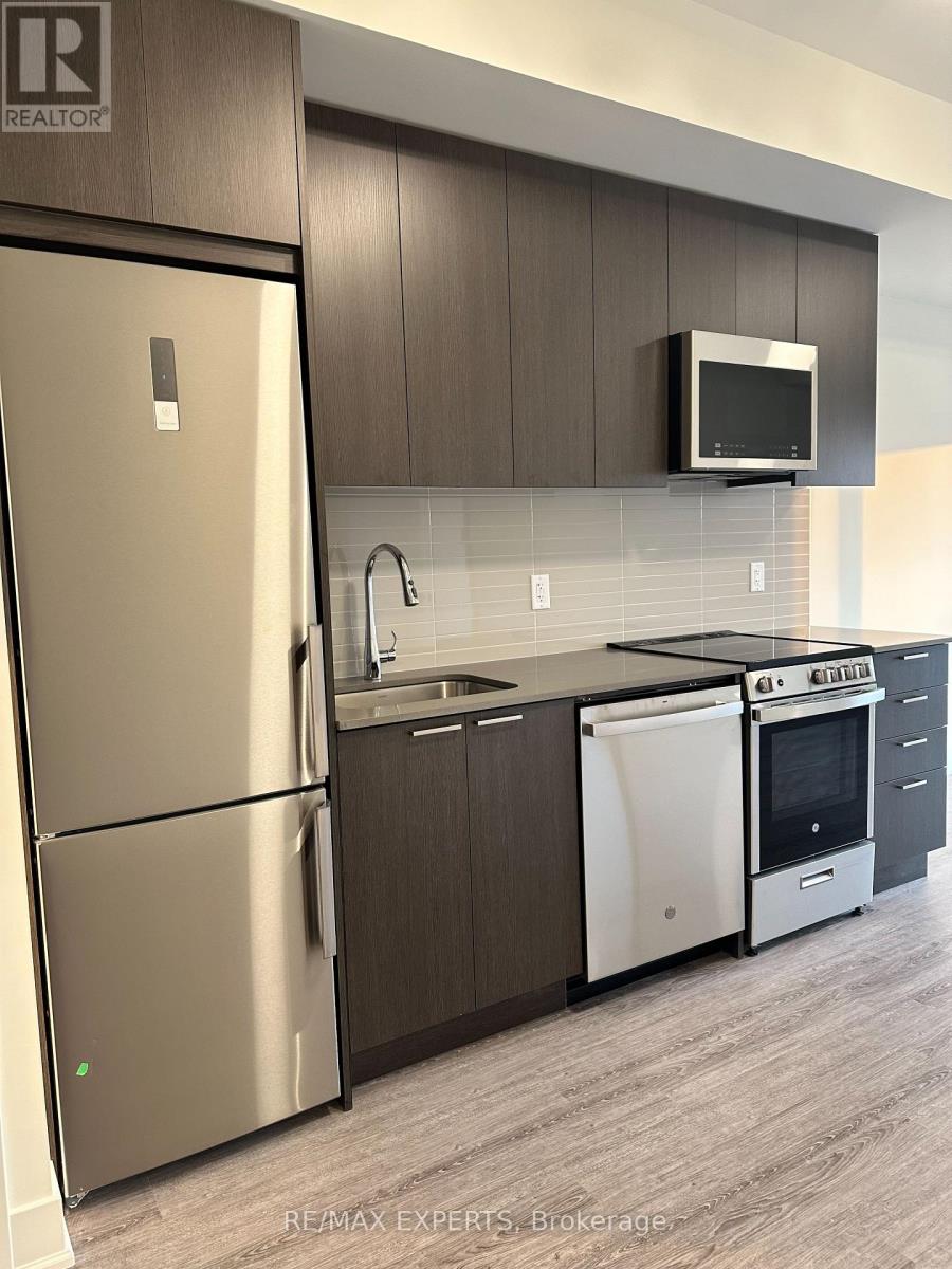 606 - 185 Deerfield Road, Newmarket, Ontario  L3Y 0G7 - Photo 2 - N12602404