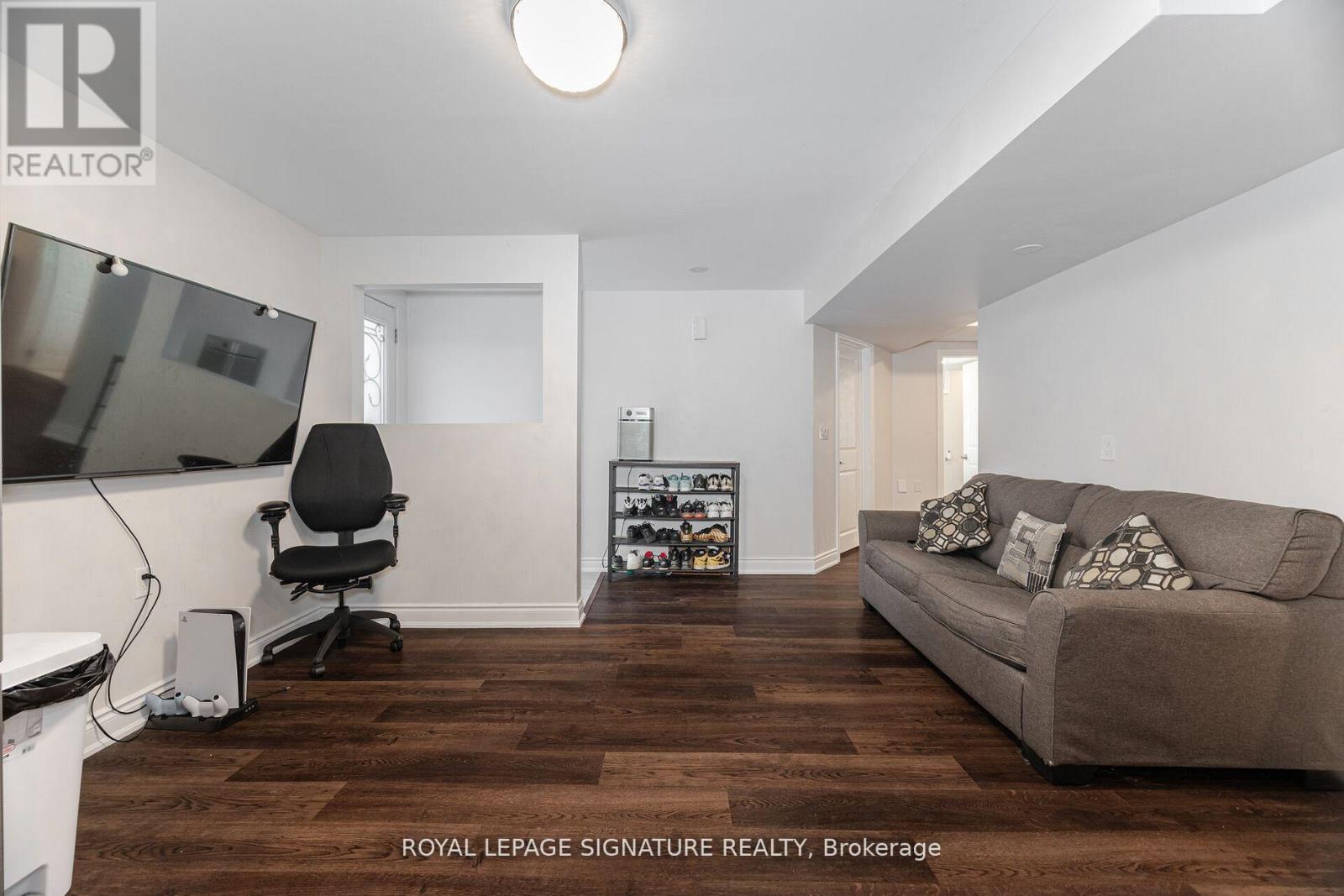 481 Brisdale Drive, Brampton, Ontario  L7A 0G4 - Photo 6 - W12602254