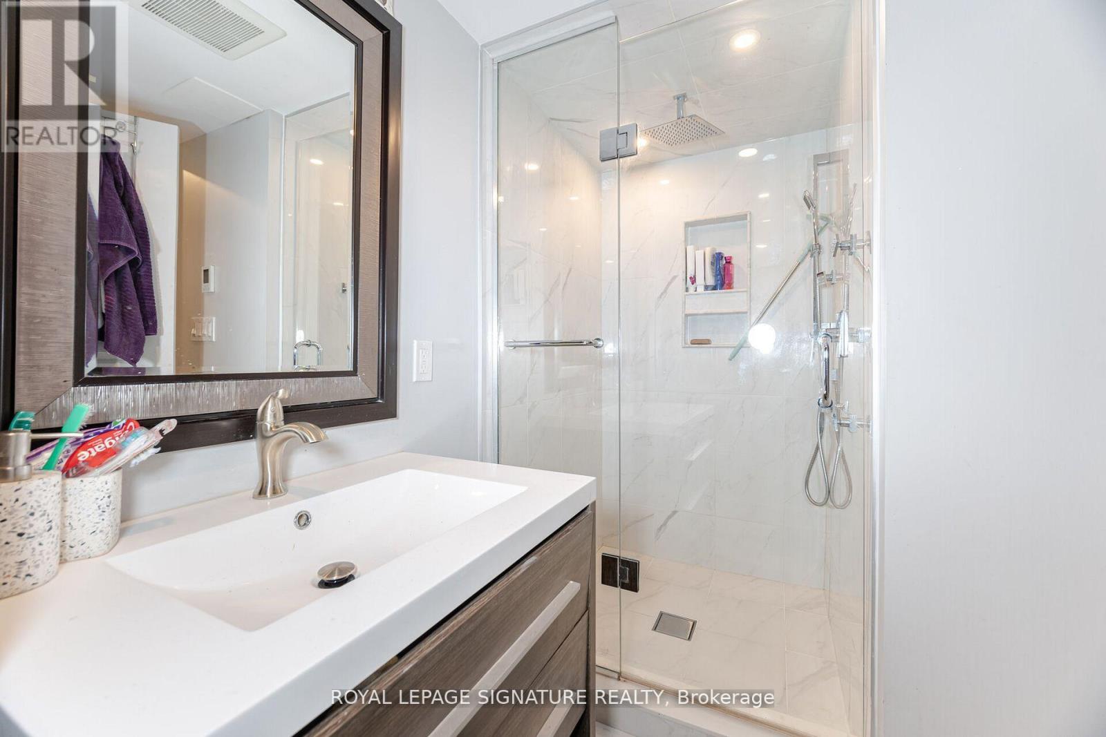 481 Brisdale Drive, Brampton, Ontario  L7A 0G4 - Photo 12 - W12602254