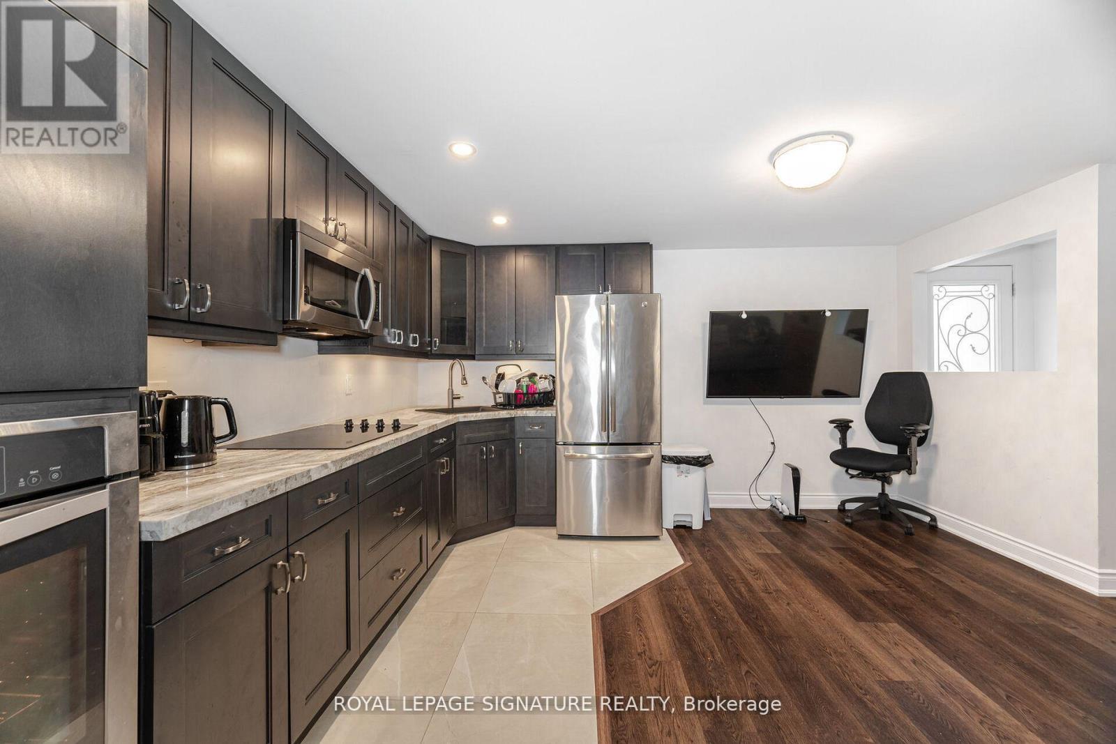 481 Brisdale Drive, Brampton, Ontario  L7A 0G4 - Photo 3 - W12602254