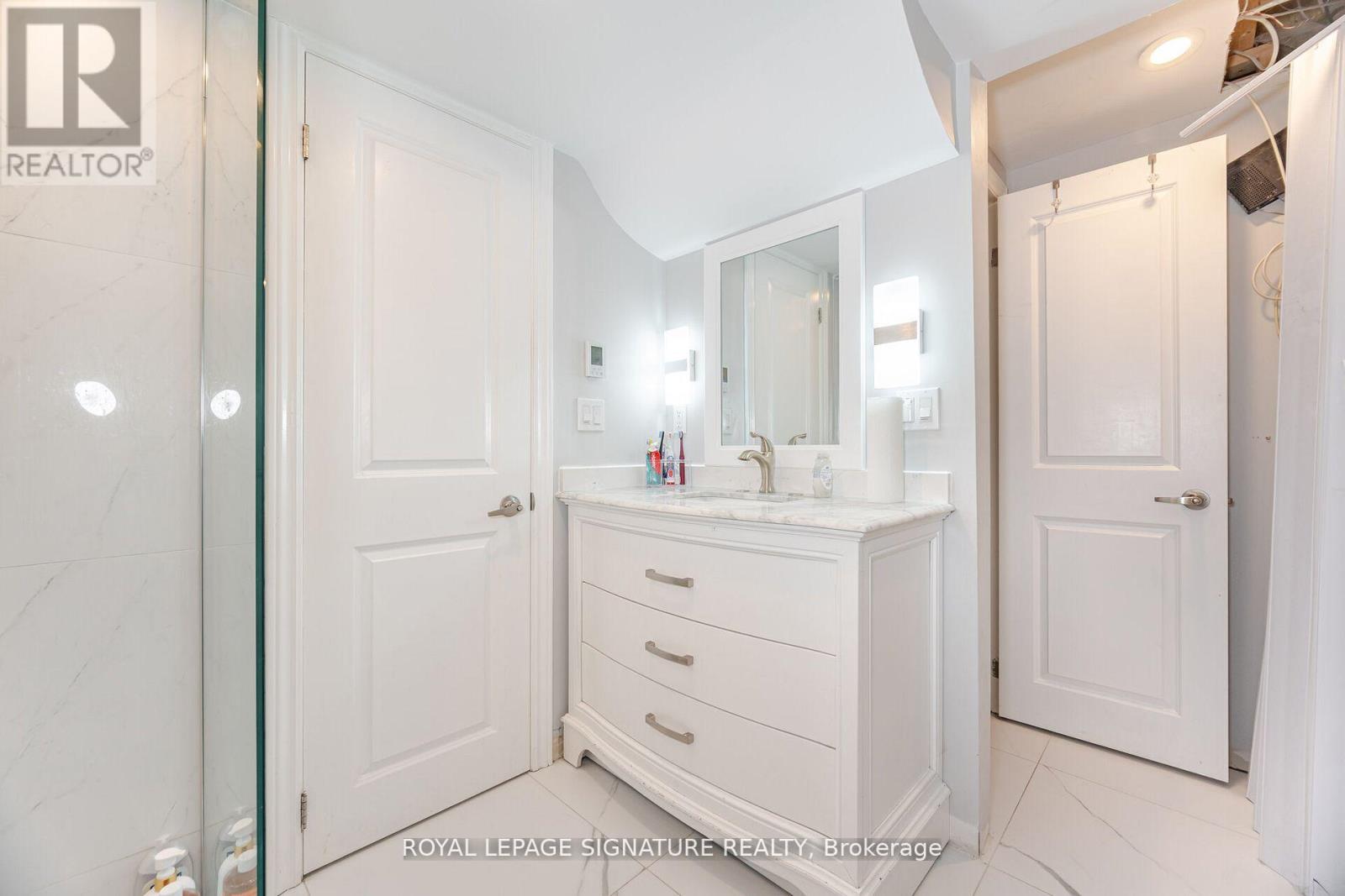 481 Brisdale Drive, Brampton, Ontario  L7A 0G4 - Photo 9 - W12602254