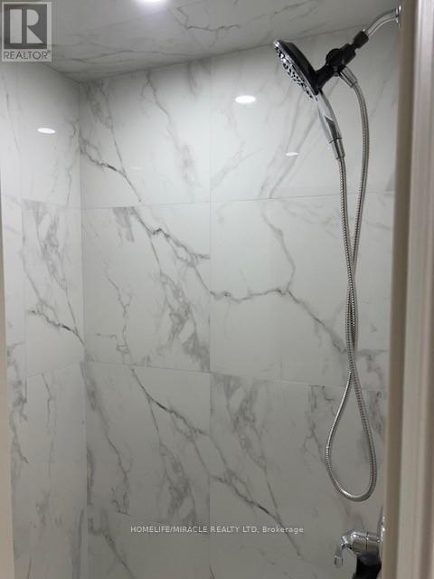 411 Bristol Road W, Mississauga, Ontario  L5R 3R7 - Photo 10 - W12602448