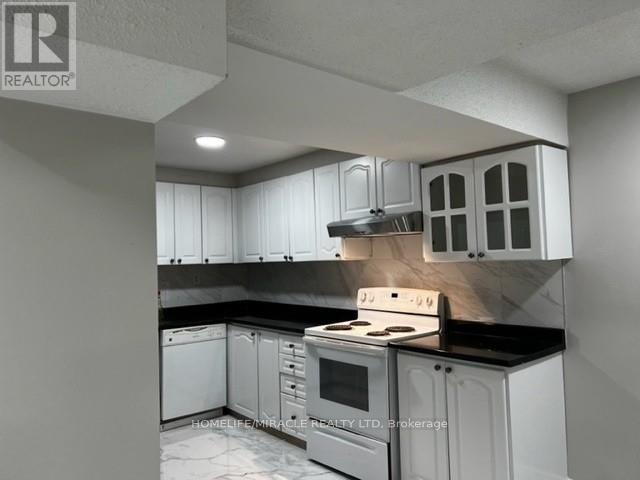 411 Bristol Road W, Mississauga, Ontario  L5R 3R7 - Photo 2 - W12602448