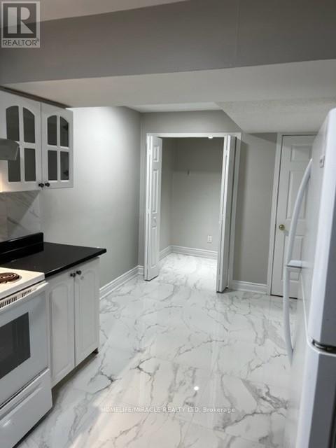 411 Bristol Road W, Mississauga, Ontario  L5R 3R7 - Photo 7 - W12602448