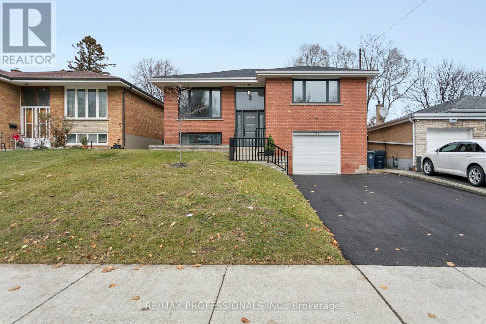 238 ELMHURST DRIVE, Toronto, Ontario