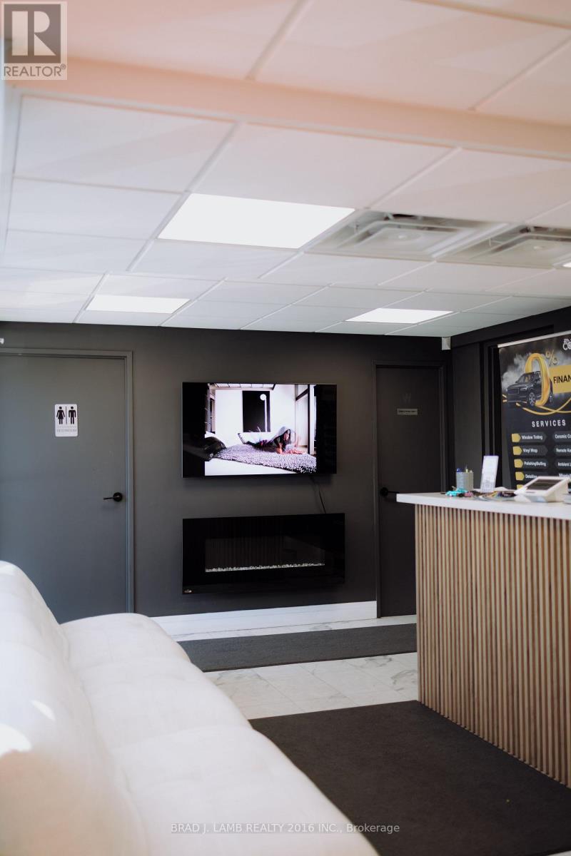 186 Mulock Avenue, Toronto, Ontario  M6N 3C8 - Photo 10 - W12602504