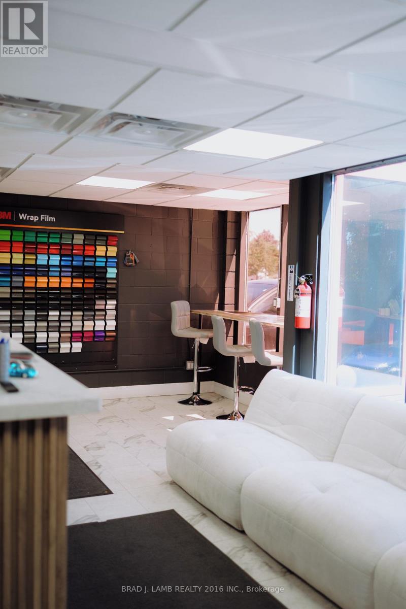 186 Mulock Avenue, Toronto, Ontario  M6N 3C8 - Photo 14 - W12602504