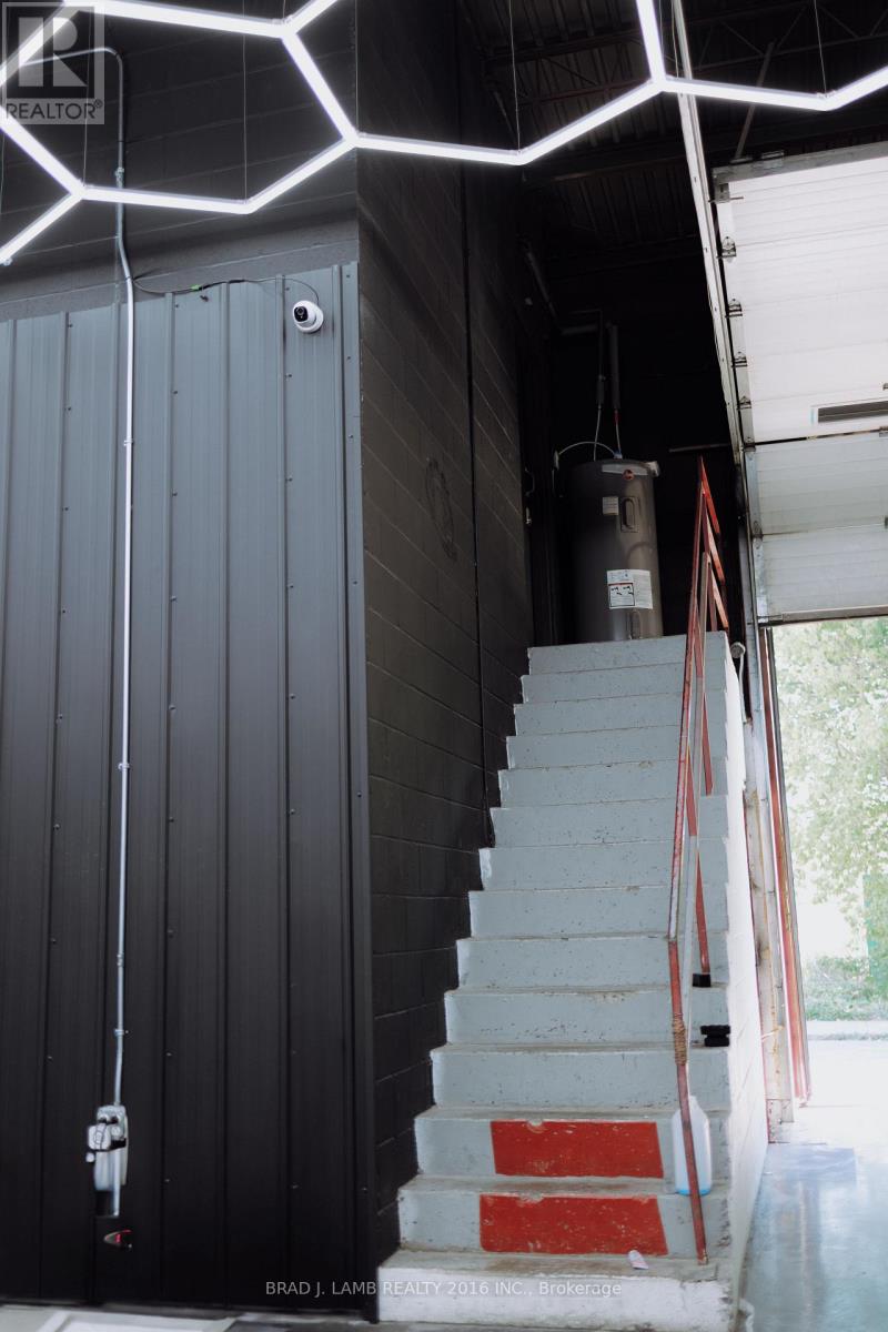 186 Mulock Avenue, Toronto, Ontario  M6N 3C8 - Photo 19 - W12602504