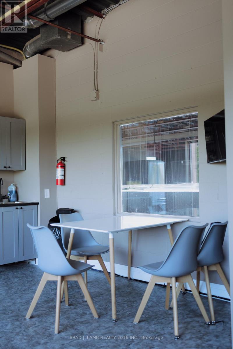 186 Mulock Avenue, Toronto, Ontario  M6N 3C8 - Photo 20 - W12602504